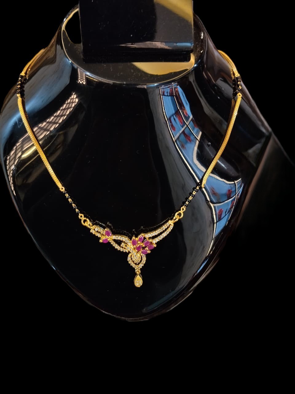 The Noir-Luxe Thread